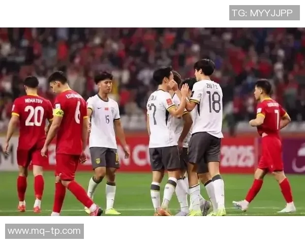 日本国青与中国队激战在即谁能在青春赛场上笑到最后